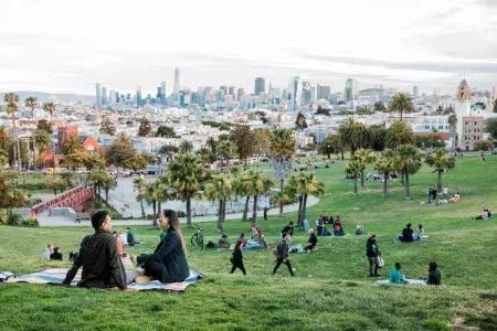 Picnic at Dolores Park in the 县团